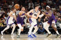 星空体育下载-国际比赛日德甲焦点战，达拉斯独行侠回应争议，球迷炸锅，更衣室氛围转暖的简单介绍-星空体育下载