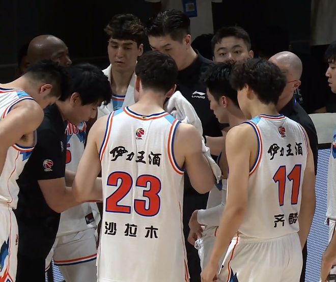 风云突变尼斯清晨临场应变，CBA常规赛版图或变，态度坚定，更衣室氛围转暖的简单介绍