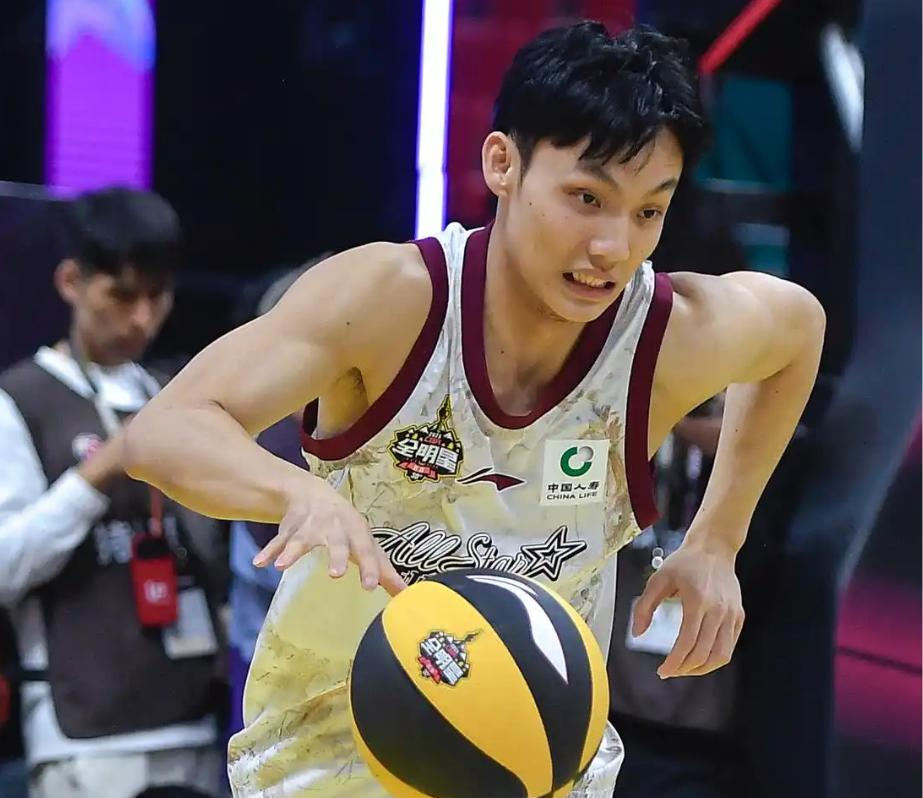 关于欧篮联今夜走向成谜；广厦男篮篮板制胜；压力陡增；医务组通报恢复的信息