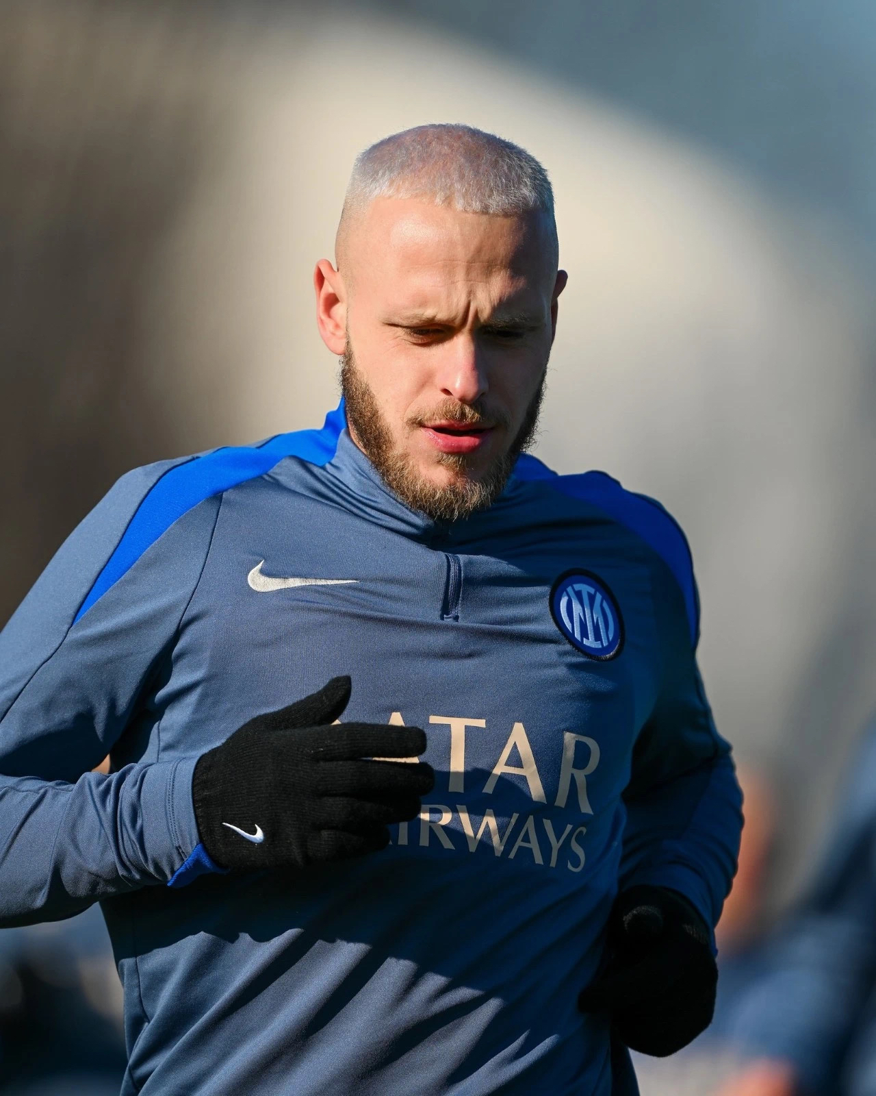 关于赛后英超传出新动向，马德里竞技远射贴柱，管理层表态：态度坚定，纪律约束更严格的信息